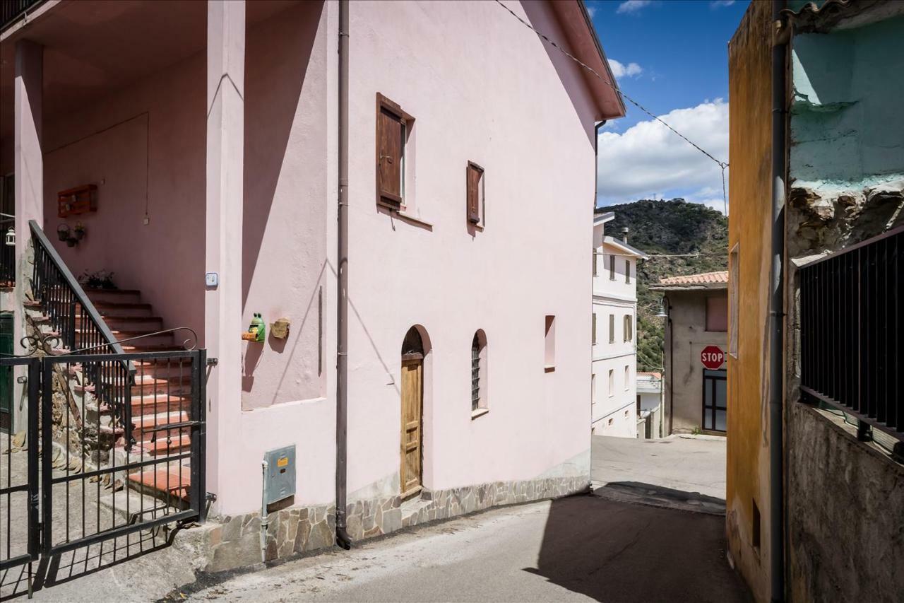 B&B Gennarcu Ussassai Exterior photo